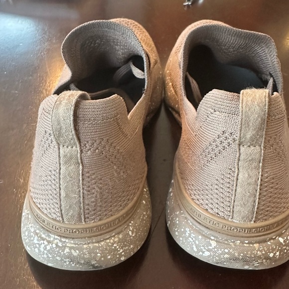 APL Techloom Breeze Women’s sneaker is almond speckle - Picture 4 of 14